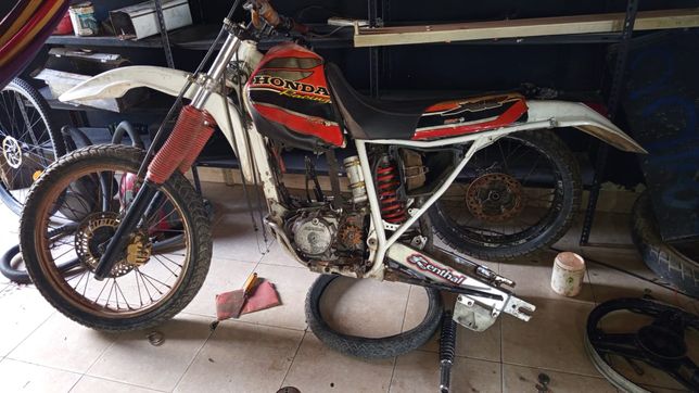 clausuraron un taller clandestino y recuperaron una moto robada en 2004