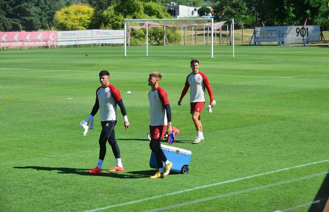 Entrenamiento Estudiantes pretemporada Mansilla arqueros.jpeg