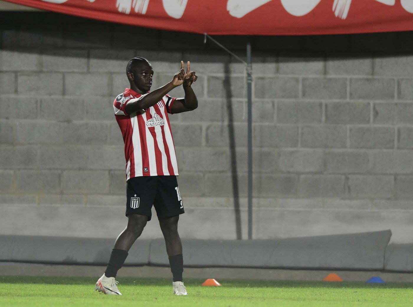Estudiantes Carabobo Cetre festejo Juan Ramón.jpg