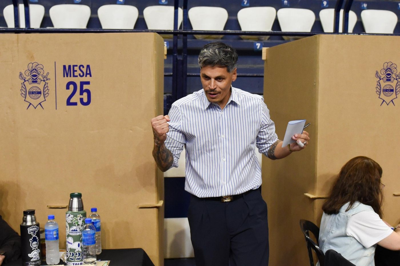 Edgardo "Toto" Medina fue el último candidato en emitir su voto